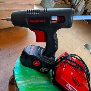 Snap on adhesive gun.